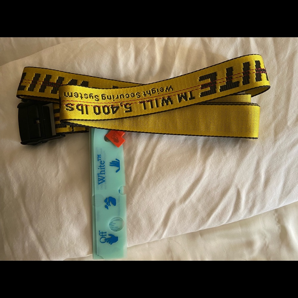 Classic Off white wide width construction style belt.